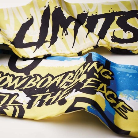 Κασκόλ από σατέν ύφασμα 05 λεπτομέρεια